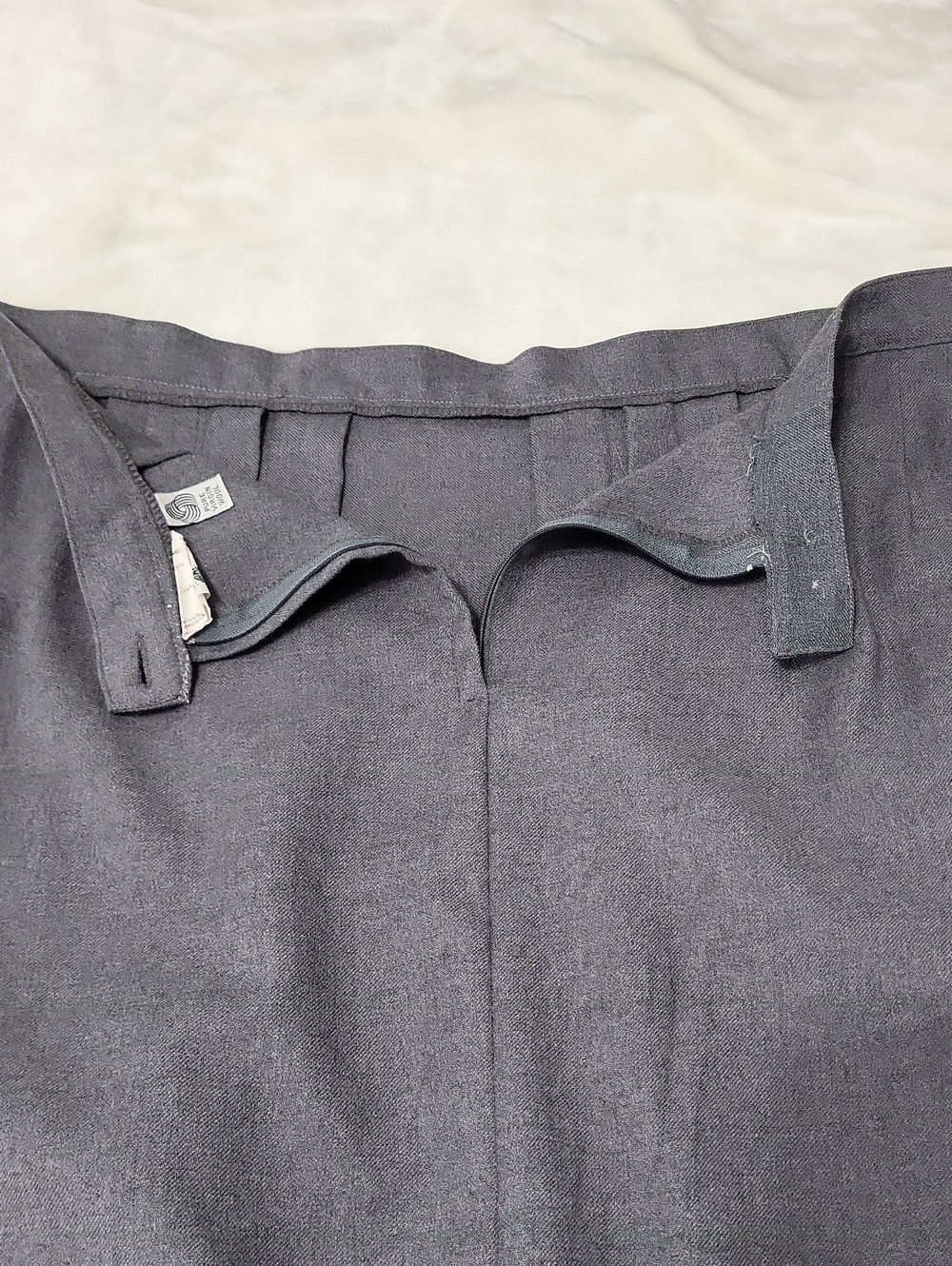 D'alliards Classic Gray Wool Pleated Women's Skirt. Size 16. - Picture 8 of 8